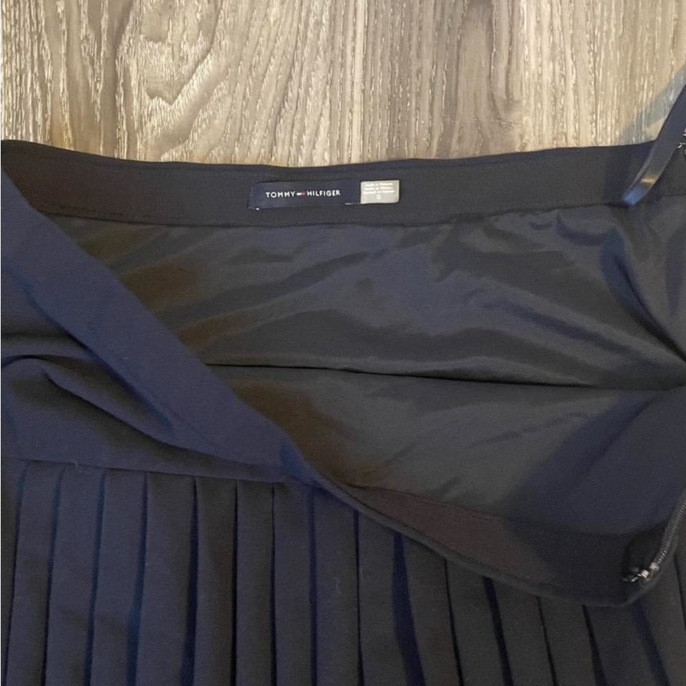 Elegant Navy Pleated Skirt - Picture 3 of 8